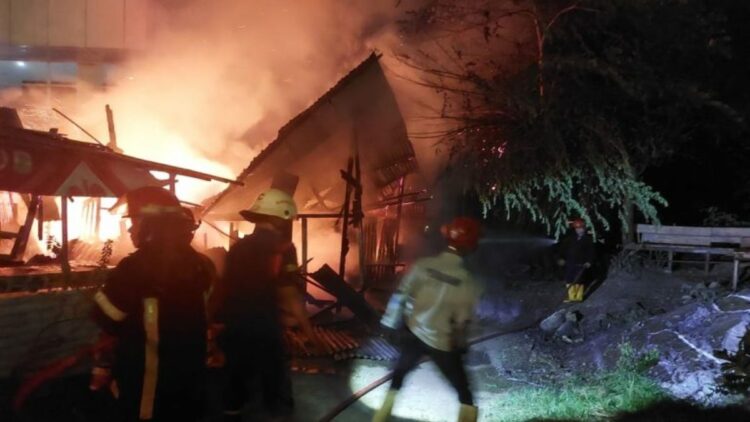 Toko Kelontong di Padang Terbakar Sabtu Dinihari, Kerugian Ditaksir Rp25 Juta 1 kebakaran di khatib