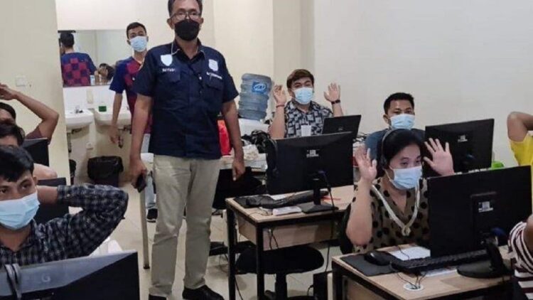 Ancam Peminjam saat Menagih, Polda Metro Jaya Tangkap 11 Karyawan Pinjol Ilegal 1 Ilustrasi penggerebekan kantor pinjol. (net)