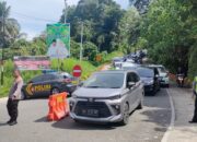 Kunjungan Membludak, Polisi Berlakukan Sistim Buka Tutup di Pantai Air Manis
