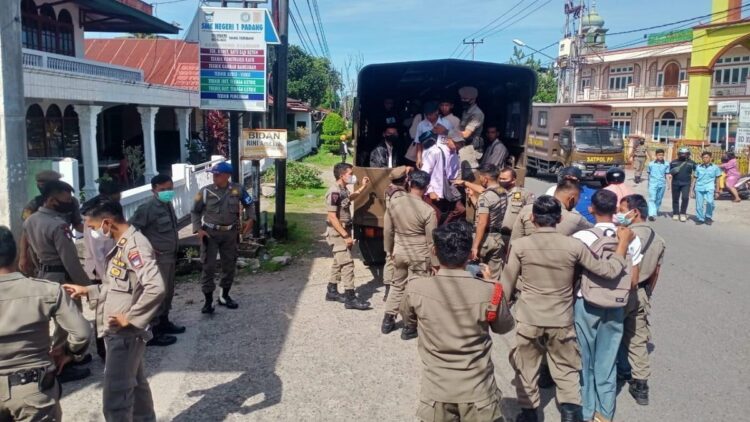 Pelajar bolos di Kota Padang diamankan Satpol PP.