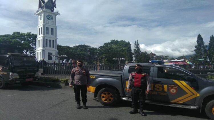 pengamanan di jam gadang