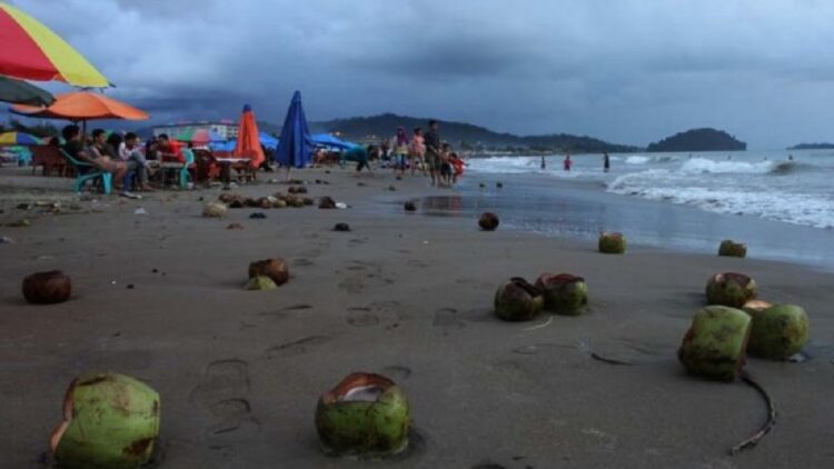 Pantai Padang menjadi salah satu destinasi wisata favorit di Sumbar versi survei UI