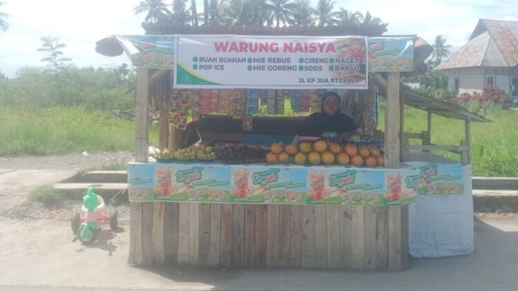 Warung bantuan dari UPZ Semen Padang.