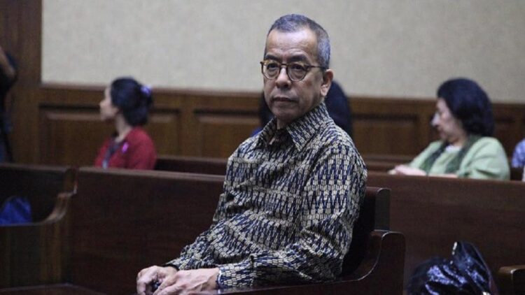 Rugikan Negara Rp8,8 T, Kejagung Tetapkan Eks Dirut Emirsyah Satar jadi Tersangka Korupsi Garuda 1 Mantan Dirut Garuda Indonesia Emirsyah Satar ditetapkan sebagai tersangka korupsi di tubuh Garuda Indonesia. (net)