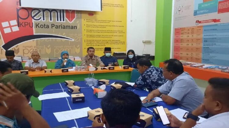 Sasar Media Massa, KPU Pariaman Mulai Sosialisasikan Tahapan Pemilu 2024 1 Ketua KPU Pariaman, Sumbar Aisyah (tengah) memaparkan terkait tahapan Pemilu 2024 saat jumpa pers di Pariaman, Selasa. ANTARA/Aadiaat M. S.