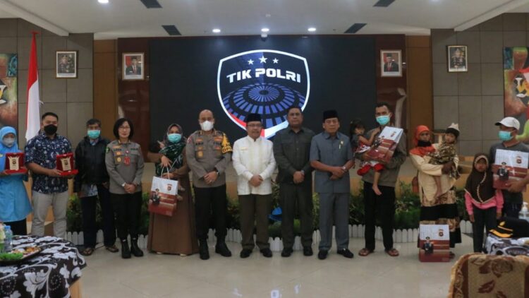 Operasi Celah Bibir dan Lelangit pada Hari Bhayangkara 2022 di Polda Sumbar Melebihi Target 1 Bakti Kesehatan dalam rangka Hari Bhayangkara 2022 di Polda Sumbar diminati dan melebihi target.