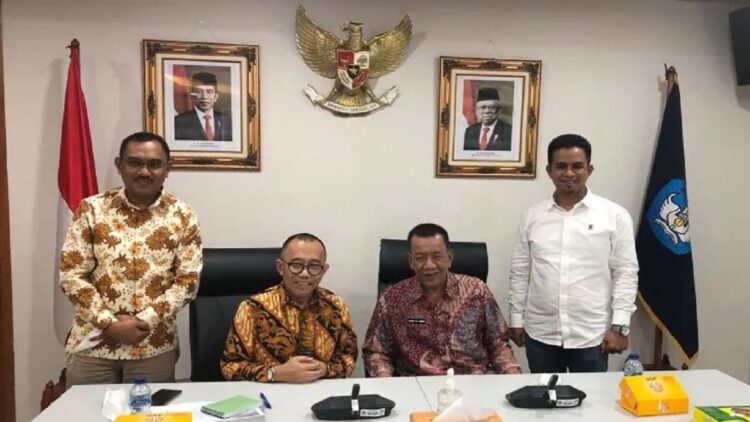 Bupati Pesisir Selatan Usulkan Revitalisasi Istana Kerajaan Inderapura ke Pusat 1 Dari kanan-Kepala Dinas Pendidikan Pesisir Selatan, Salim Muhaimin, Sesditjen Kebudayaan Kemendikbud Ristek Fitra Arda, Bupati Rusma Yul Anwar dan Kepala Dinas Pertanian Madrianto. (Antara/HO)