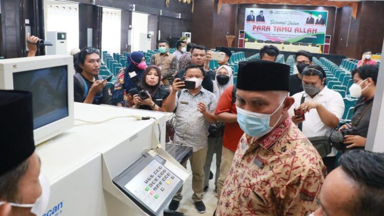 Gubernur Mahyeldi cek kesiapan Asrama Haji Embarkasi Padang.