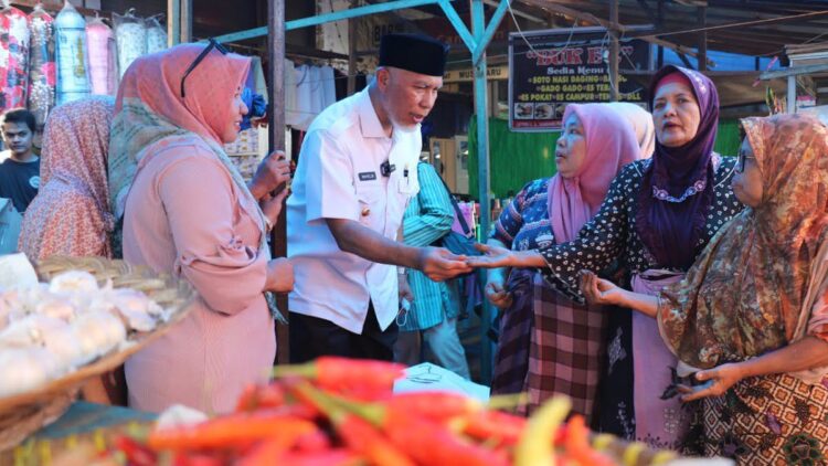 Cek Ketersediaan Bahan Pangan Jelang Idul Adha, Gubernur Sumbar: Harga Relatif Stabil 1 Gubernur Mahyeldi cek ketersediaan sembako jelang Idul Adha.