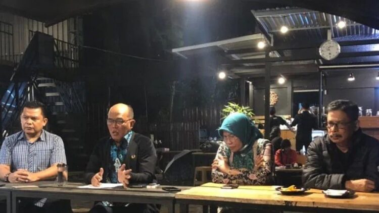 Para Tuo Silek di Sumbar akan Bermusyawarah di Payakumbuh, Apa yang akan Dibicarakan? 1 Ketua DPRD Sumbar Supardi didampingi Kepala Dinas Kota Payakumbuh Desmon Korina, Kepala UPTD Taman Budaya Hendri Fauzan, dan Kasi Pameran dan Perunjukan UPTD Taman Budaya Sumbar Sexri Budiman. (Antara/Akmal Saputra)