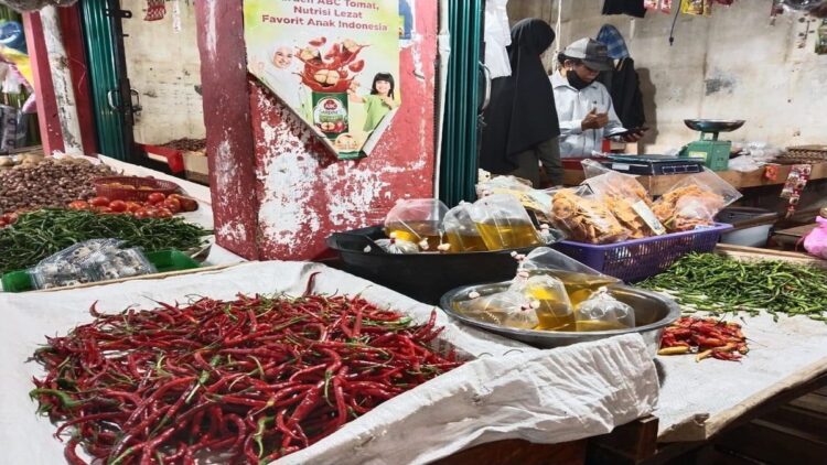 Situasi di salah satu pasar tradisional di Kota Padang. (IST)
