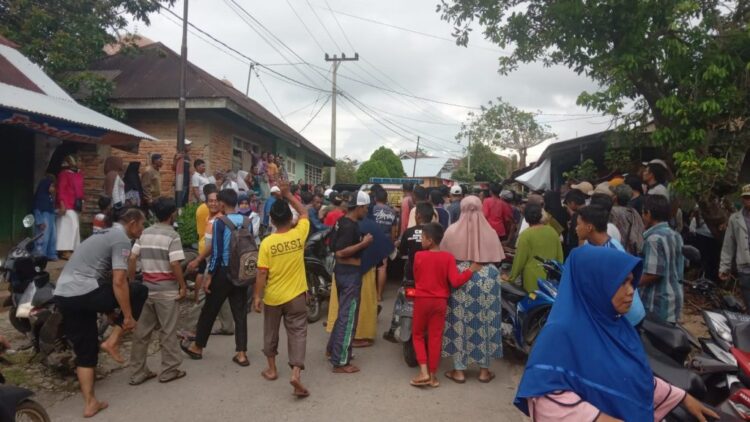 Bersembunyi di Hutan, Pembunuh Ibu dan Anak di Sulit Air Solok Ditangkap Polisi dan Warga 1 IMG 20220611 WA0000 1024x576 1