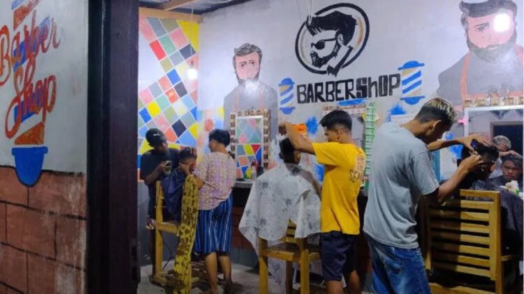 Pelanggan Bisnis dan Industri tak Terdampak Kenaikan Tarif Listrik 1 Pelaku usaha tak terdampak penyesuaian tarif listrik berlaku 1 Juli 2022. (ANTARA/HO-PLN)