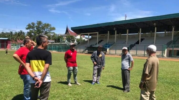 CEO Semen Padang FC mengunjungi Stadion M Yamin Sijunjung (ANTARA/ Istimewa)