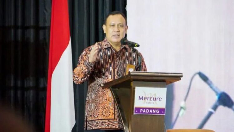 Ketua KPK RI Firli Bahuri saat memberikan sambutan dalam kegiatan bersama Aparat Penegak Hukum di Sumbar pada Senin. (Antara)