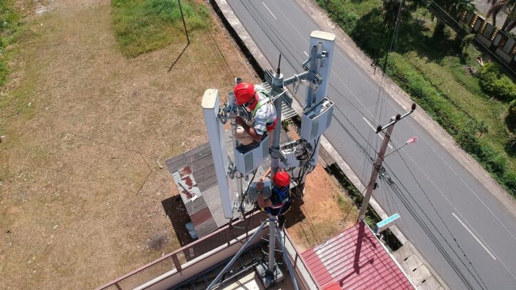 Telkomsel Upgrading Layanan Jaringan 3G ke 4G/LTE di Sumbar 1 Perbaikan jaringan Telkomsel. (dok. istimewa)