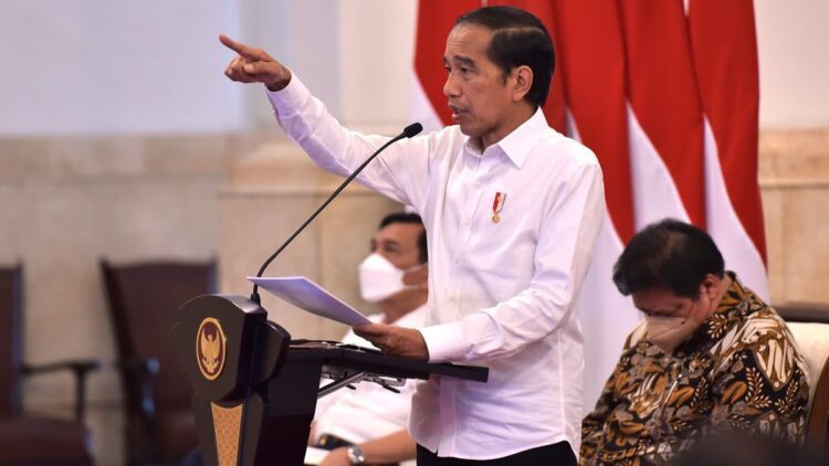 Presiden Jokowi memimpin SKP mengenai Antisipasi Krisis Pangan dan Energi, Senin (20/06/2022), di Istana Negara, Jakarta. (Foto: Humas Setkab/Agung)