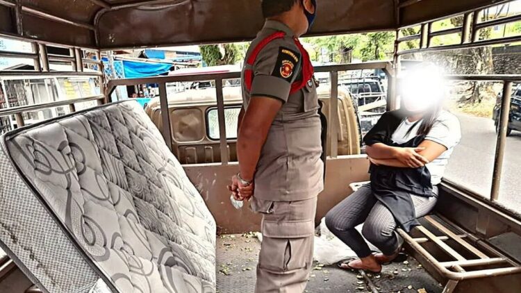 Satpol PP Padang gerebek salon plus-plus di kawasan Pondok.