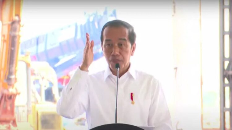 Tangkapan layar - Presiden Jokowi saat meresmikan Implementasi Tahap Kedua Industri Baterai Listrik Terintregasi, Kabupaten Batang, Jawa Tengah, Rabu (8/6). (ANTARA/Indra Arief)