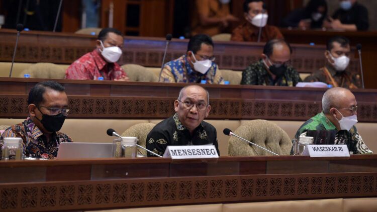 Setkab Pangkas Belanja APBN Rp16,32 Miliar 1 Waseskab Fadlansyah Lubis saat mengikuti Raker dengan Komisi II DPR RI, Kamis (02/06/2022), di Ruang Rapat Komisi II Gedung Nusantara DPR RI, Jakarta. (Foto: Humas Setkab/Rahmat)