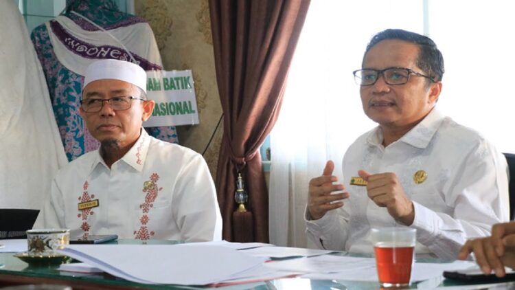 Kepala Bidang Penyelenggaraan Haji dan Umrah (PHU), Joben saat rapat koordinasi digelar Kanwil Kemenag Sumbar untuk mematangkan persiapan haji 2022. (Humas Kemenag Sumbar)