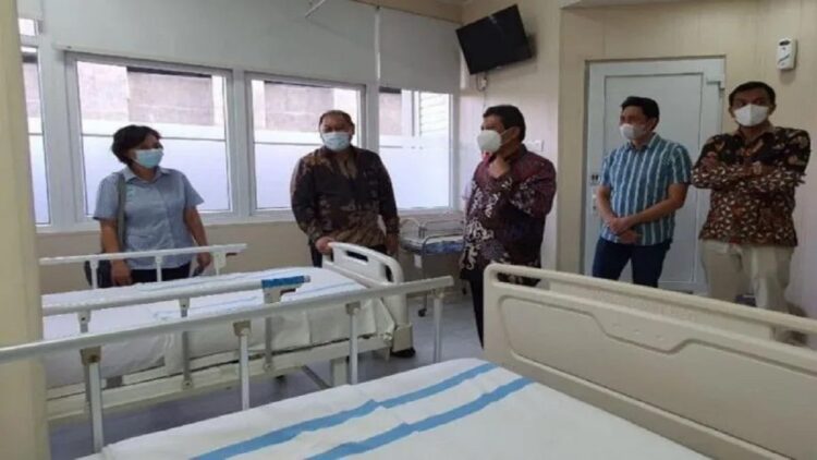 Direktur Utama BPJS Kesehatan Ghufron Mukti di sela-sela kunjungannya ke Rumah Sakit Pantiwilasa dr. Cipto, Semarang, Jawa Tengah. (ANTARA/ HO - BPJS Kesehatan)