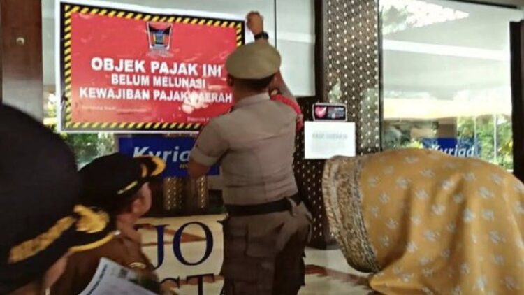 Pemko Padang Segel Kyriad Bumiminang Hotel karena masalah Pajak, 4 Tempat Usaha Ini juga Ditindak 1 Karena masalah pajak retribusi, Kyriad Bumiminang Hotel disegel Pemko Padang. (IST)