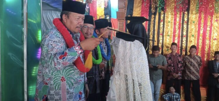 Bupati Agam Wisuda 25 Santri MDTA Tarbiyah Kampuang Santri, Matur 1 upati Agam, Dr. H. Andri Warman, MM hadiri wisuda Tahfidz Al-Quran yang ke-8, MDTA Tarbiyah Kampuang Santri, Jorong Gajah Mati, Nagari Lawang, Kecamatan Matur, Sabtu (4/6).