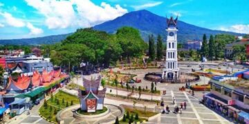 Pajak Kendaraan Plat Merah Bukittinggi Sudah Dibayarkan 94,2 Persen 7 Jam Gadang Kota Bukittinggi. (Foto: Dok. Istimewa)