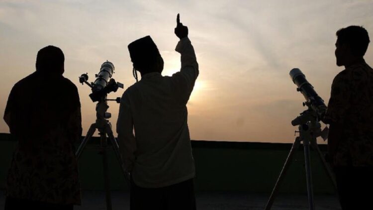 Ilustrasi pemantauan hilal. (net)