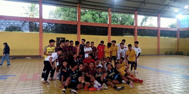 Sukses Dua Turnamen, Desa Talawi Hilie Sawahlunto Bakal Boyong Sponsor Nasional 3 foto bersama para peserta Fatih Futsal