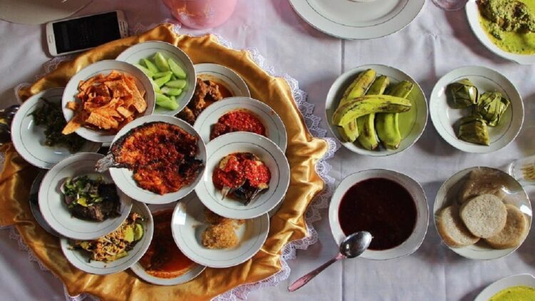 Pawai dan Makan Bajamba Bisa Masuk Kalender Iven Wisata Kota Padang 1 ilustrasi makan bajamba