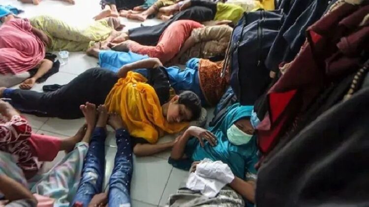 Pengungsi Rohingya saat berada di Aceh sebelum diberangkatkan ke Pekanbaru. (ANTARA/Rahmad)