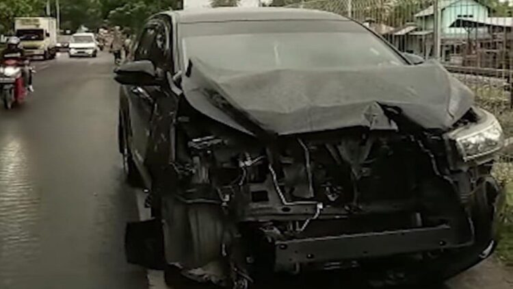 Kecelakaan di depan Stasiun Kereta Api Tabing.