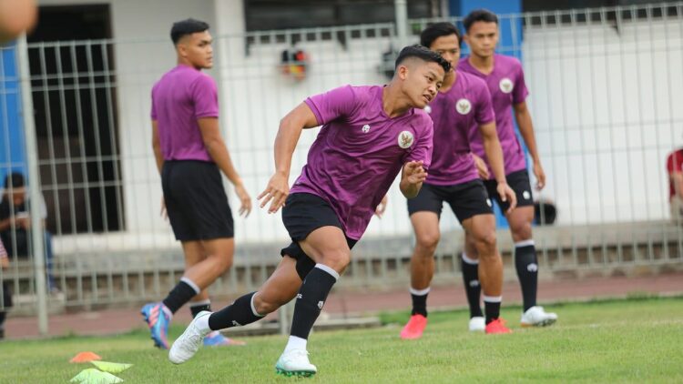 Latihan pemain Timnas Indonesia jelang FIFA Match Day kontra Bangladesh.