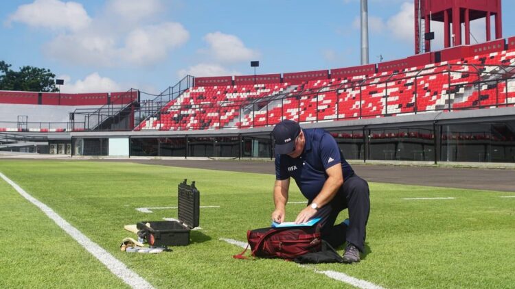 FIFA Pastikan Piala Dunia U-20 Digelar di Indonesia, Ini Jadwalnya 1 Tim dari FIFA mengecek kesiapan lapangan untuk Piala Dunia U-20.