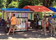 PKL di Jalan Gereja Ditertibkan Satpol PP Padang, Diminta Bongkar Lapak