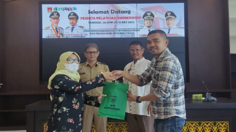 Pelatihan tata rias rambut di Bukittinggi yang digelar BLK Payakumbuh.