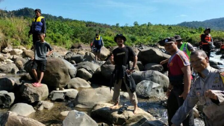 Pencarian pelajar yang hanyut di Sungai Bangek pada hari keenam.