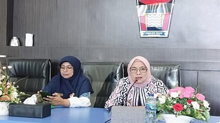 Posko pengaduan PPDB di Disdik Padang.