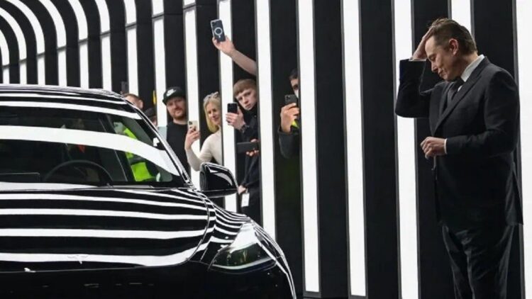 Elon Musk menghadiri upacara pembukaan pabrik giga Tesla yang baru untuk mobil listrik di Gruenheide, Jerman, Selasa (22/3/2022). ANTARA FOTO/Patrick Pleul/Pool via REUTERS/rwa/cfo/aa.