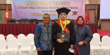 Autis Sejak Kecil, Ivan Fadhillah Berhasil Jadi Sarjana Lewat Jalur Normal 8 Autis Sejak Kecil, Ivan Fadhillah Berhasil Jadi Sarjana Lewat Jalur Normal