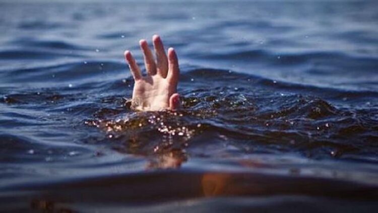 Tenggelam di Bendungan Lubuk Rayo Padang, Siswa Pesantren Aceh Meninggal Dunia 1 Ilustrasi orang tenggelam. (net)