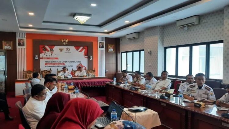 Suasana rapat persiapan pelaksanaan Festival Hoyak Tabuik di Kota Pariaman, Sumbar yang diikuti oleh organisasi perangkat daerah setempat. (ANTARA/Aadiaat M. S.)