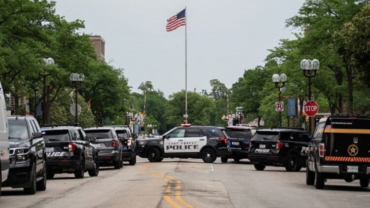 Lagi dan lagi, Kali Ini Penembakan Massal Tewaskan 6 Orang saat Parade Hari Kemerdekaan AS 1 Lokasi penembakan massal di Chicago pada 4 Juli 2022. (Foto: Reuters)