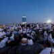 Sejumlah jamaah haji berkumpul di Gunung Rahmat untuk menjalani ibadah wukuf di Arafah. (Dok. REUTERS/Mohammed Salem)