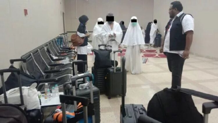 Pakai Visa tak Resmi, 46 Calon Jemaah Haji Furoda dari Indonesia Dideportasi dari Arab Saudi 1 Jemaah Haji Furoda pakai visa tak resmi terancam dideportasi. (MCH 2022)