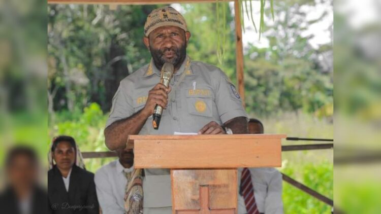 Kabur saat Hendak Dijemput Paksa, Bupati Mamberamo Tengah jadi Buronan KPK 1 Bupati Mamberamo Tengah, Papua Ricky Ham Pagawak masuk DPO KPK. (net)