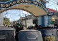 Dikepung Ratusan Brimob, Anak Kiai Jombang DPO Cabul Menyerahkan Diri setelah Bersembunyi Belasan Jam 6 Dikepung Ratusan Brimob, Anak Kiai Jombang DPO Cabul Menyerahkan Diri setelah Bersembunyi Belasan Jam