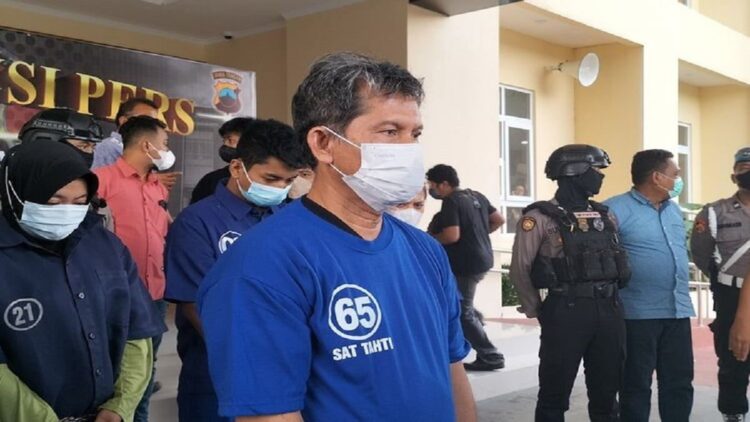 Siswi SMA di Solo "Digoyang" Mantan Direktur PDAM di Mobil hingga Kolam Renang, Aksinya sebanyak 12 Kali 1 Tersangka mantan Direktur Perumda Air Minum Toya Wening Solo atau PDAM Solo berinisial TAS, melakukan aksinya 12 kali dilokasi yang berbeda-beda.(KOMPAS.COM/Fristin Intan Sulistyowati)